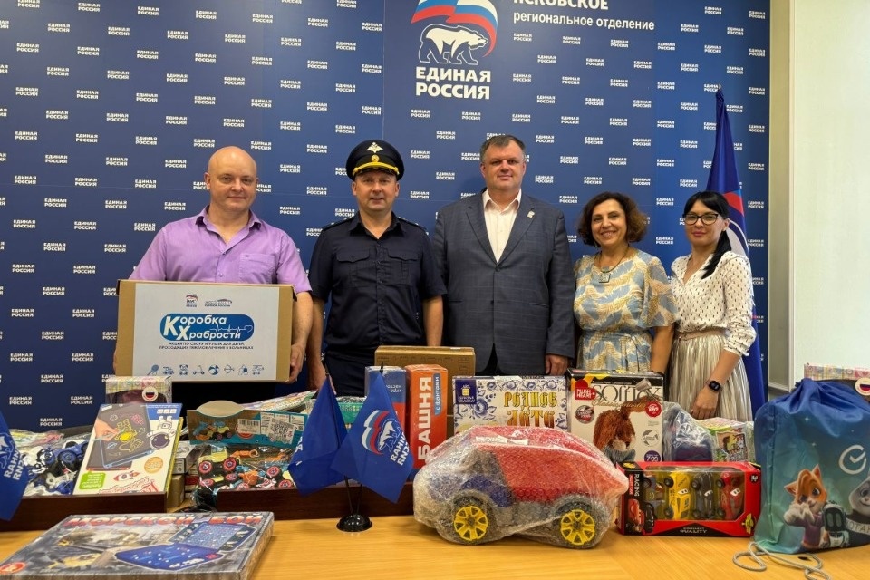 Профсоюз 60-й службы Минобороны собрал «Коробку храбрости» для маленьких пациентов