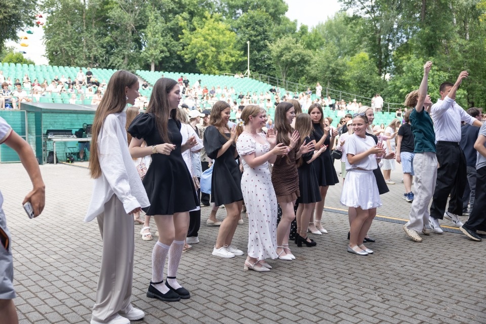 А дальше взрослая жизнь