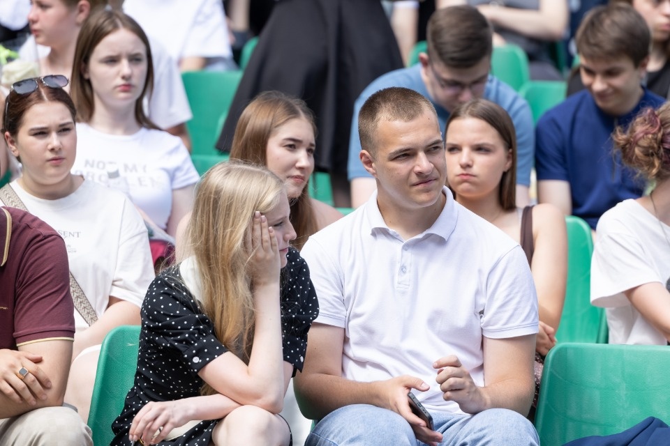 А дальше взрослая жизнь