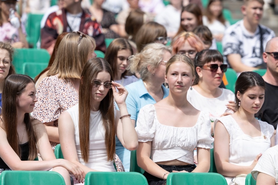 А дальше взрослая жизнь