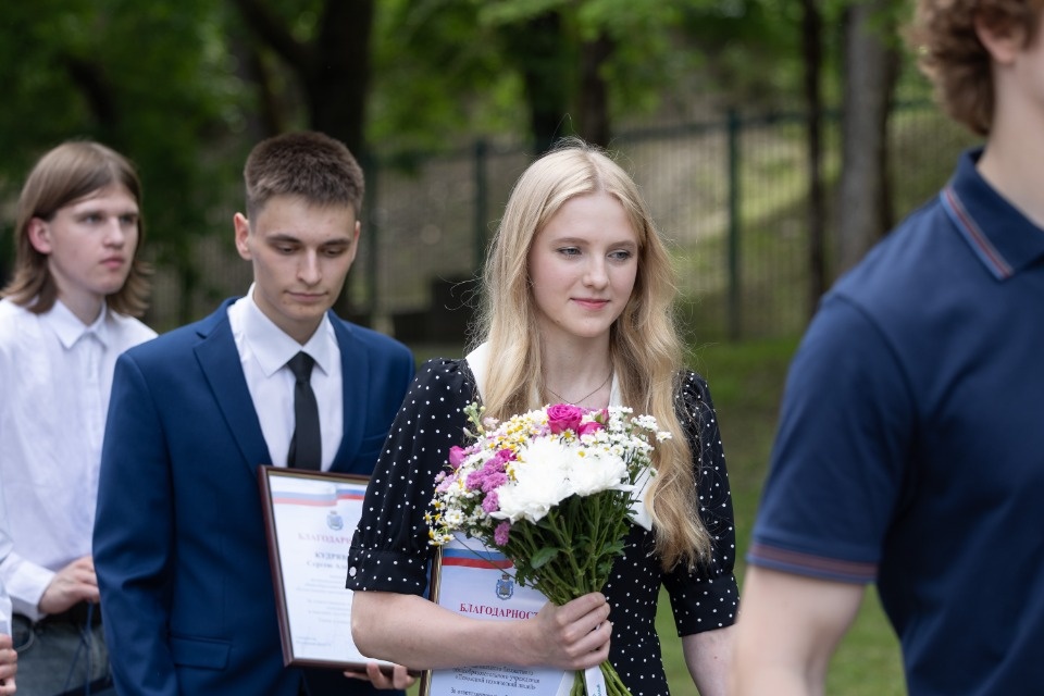 А дальше взрослая жизнь