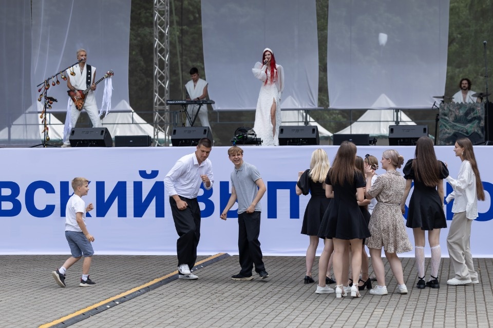 А дальше взрослая жизнь