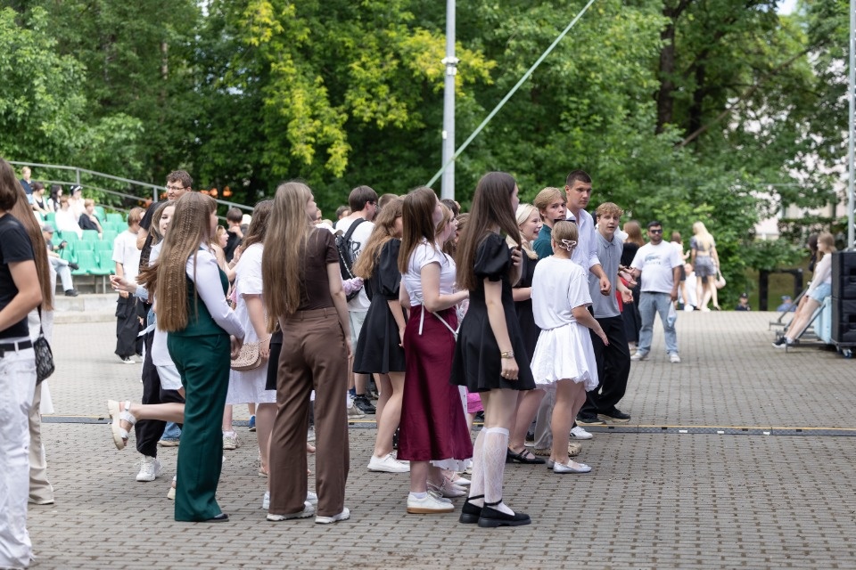 А дальше взрослая жизнь
