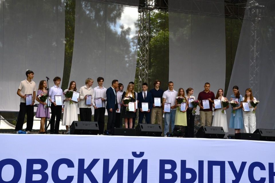 18 выпускников из Пскова написали ЕГЭ на 100 баллов 18 выпускников из Пскова написали ЕГЭ на 100 баллов