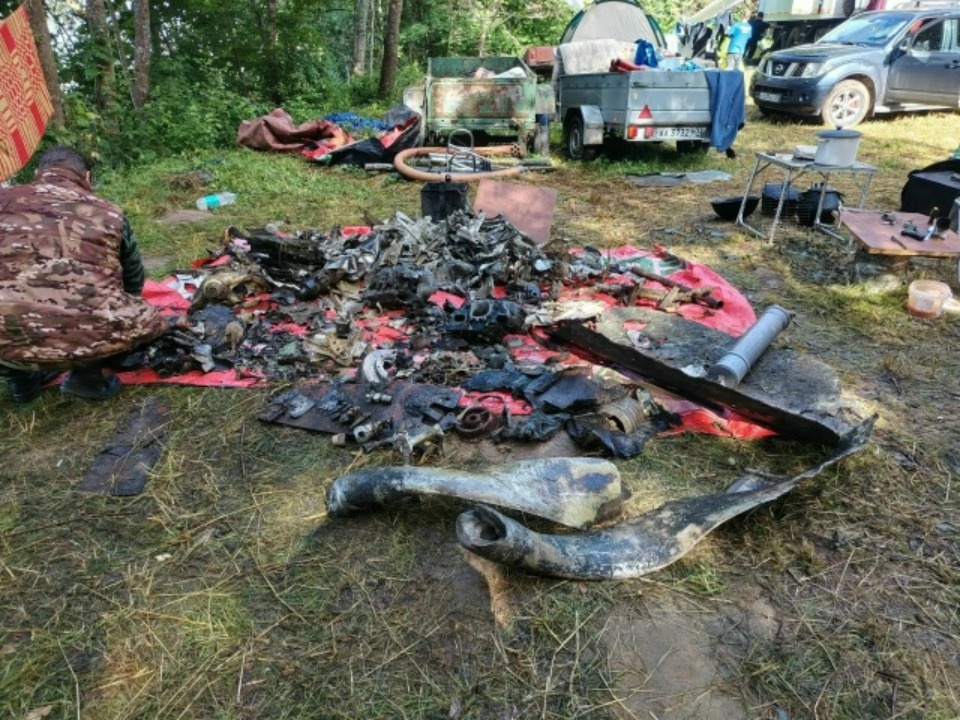 На месте падения Пе-2 в Невельском районе обнаружены новые фрагменты самолета 