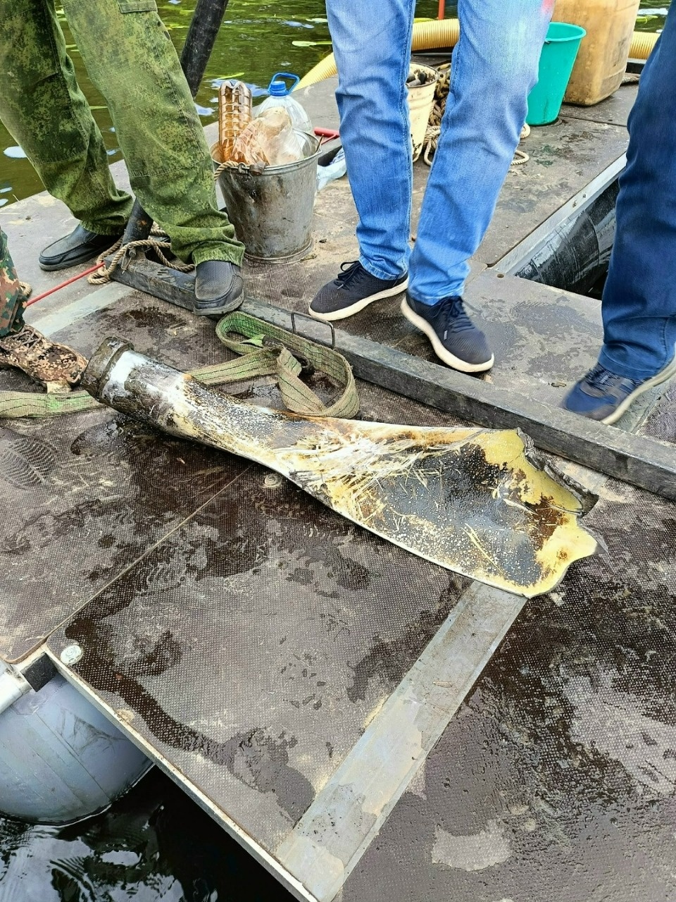 На месте падения Пе-2 в Невельском районе обнаружены новые фрагменты самолета 