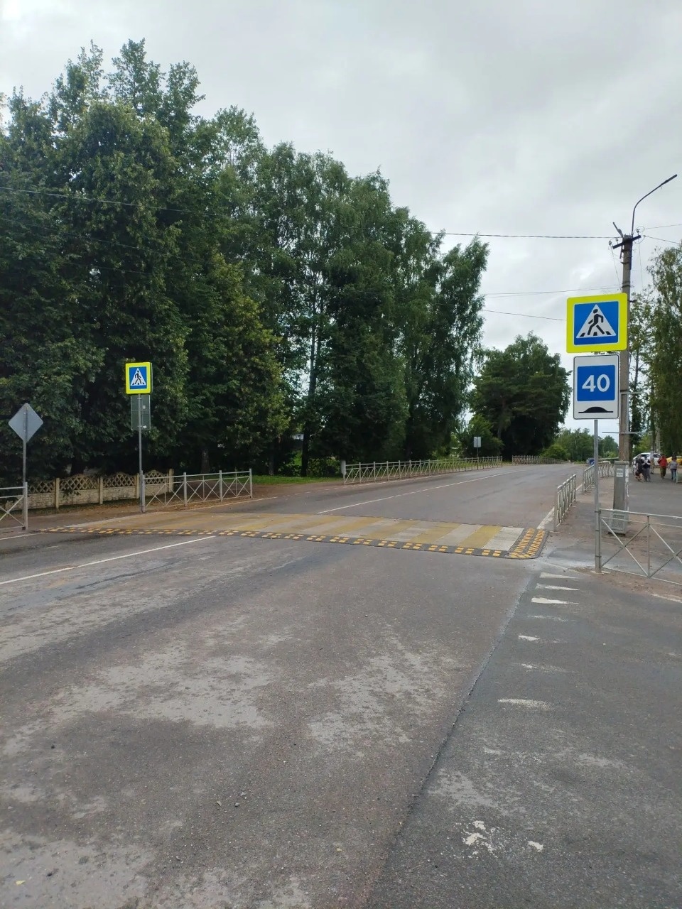 В Псковской области появились «умные» опоры для знаков и приподнятые переходы В Псковской области появились «умные» опоры для знаков и приподнятые переходы