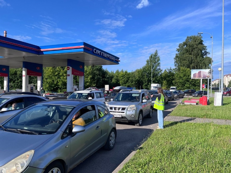 Волонтёров для регулирования автомобильных потоков на АЗС ищут в Пскове Волонтёров для регулирования автомобильных потоков на АЗС ищут в Пскове