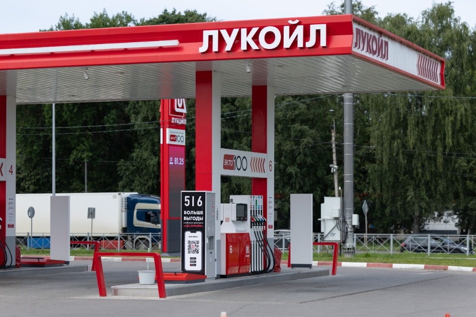 До 40 литров вырос отпуск бензина на заправках «Лукойл» в Псковской области До 40 литров вырос отпуск бензина на заправках «Лукойл» в Псковской области