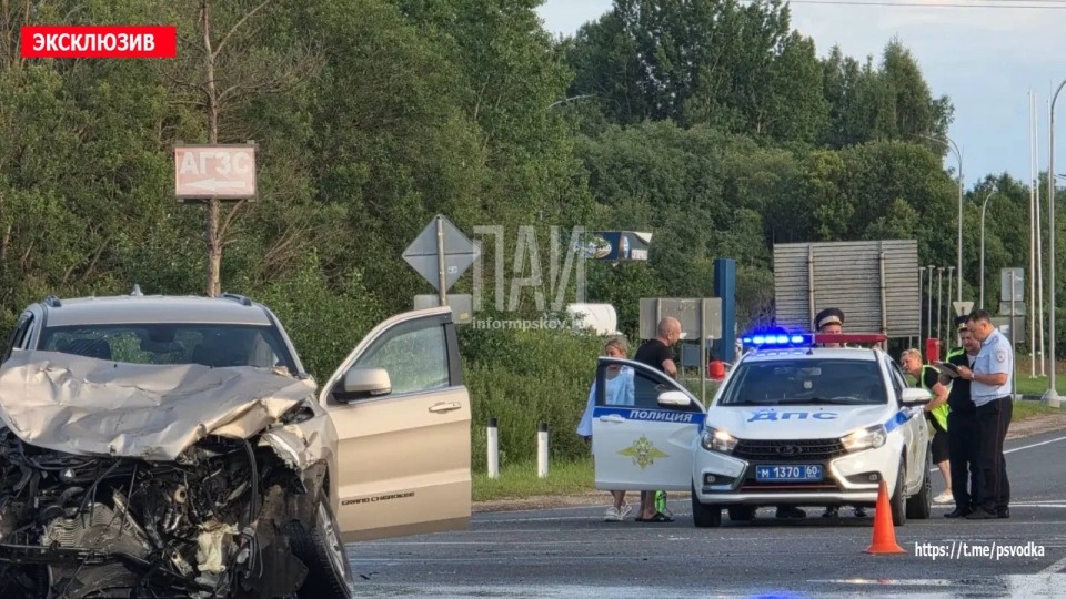 Два человека пострадали в аварии в Невельском районе