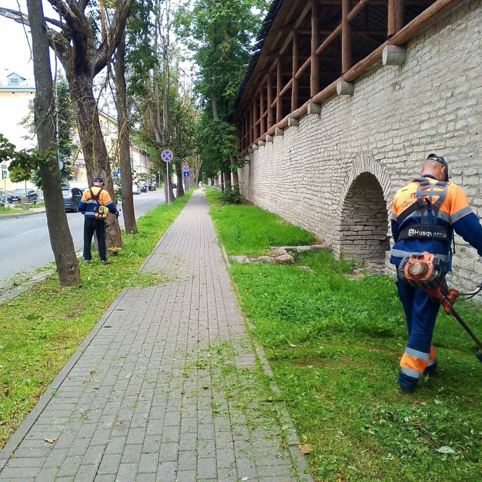 О работе коммунальщиков летом рассказал глава Пскова 