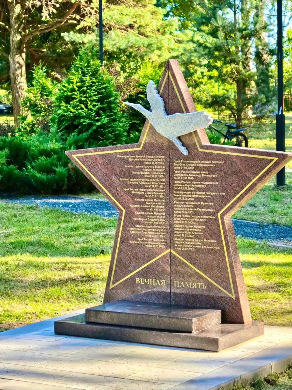 В Черехе открыли два памятных объекта в честь земляков-героев