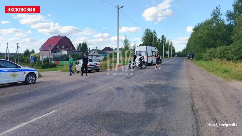Мотоциклиста пострадал в результате ДТП в Великих Луках Мотоциклиста пострадал в результате ДТП в Великих Луках