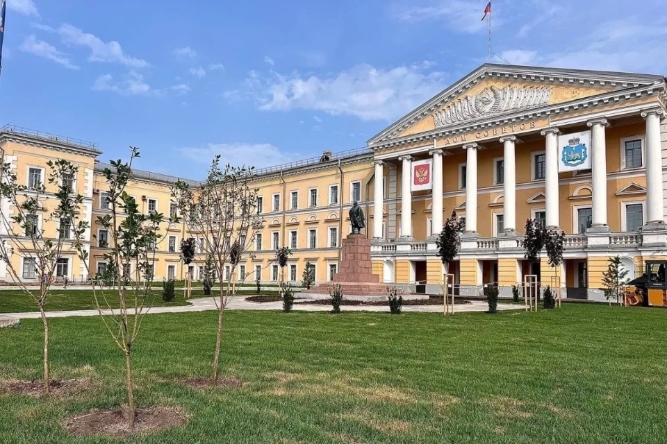 Зданию правительства Псковской области вернут облик имперского классицизма к 2027 году