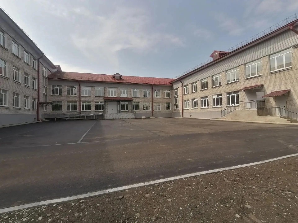 Благоустройство территории школы завершилось в Плюссе Благоустройство территории школы завершилось в Плюссе