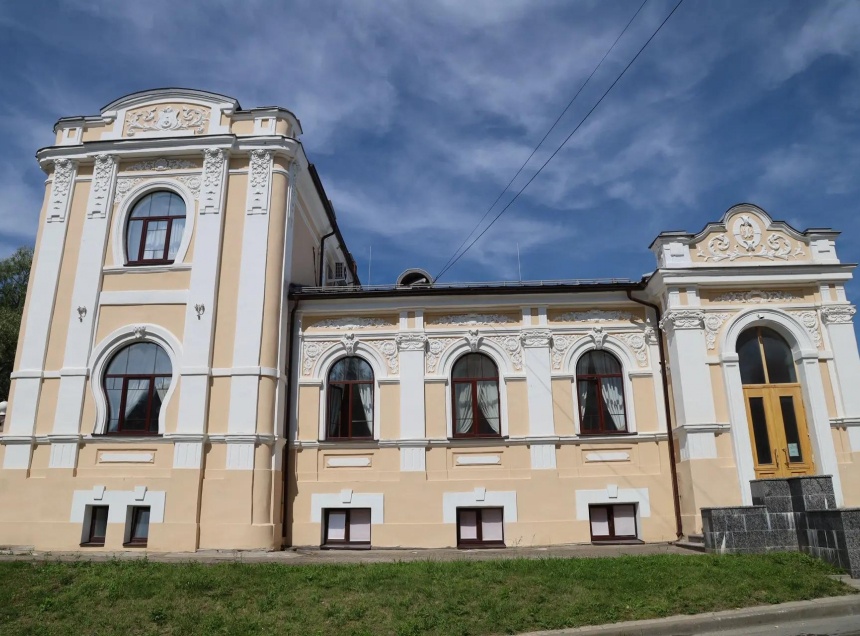  Дворцов заманчивые своды