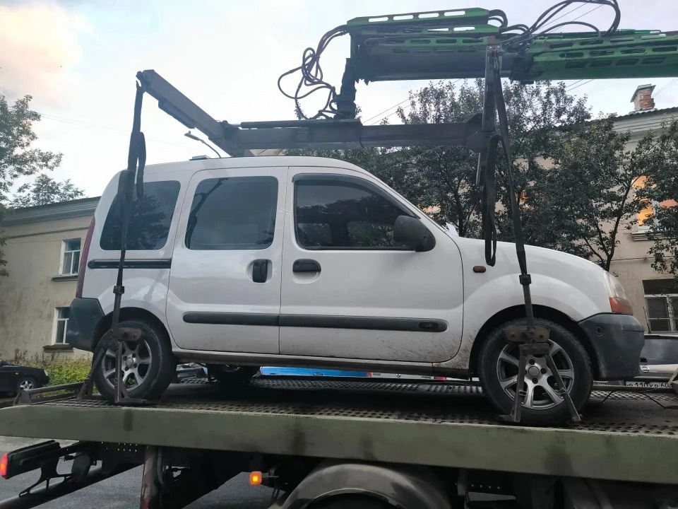 Более полусотни автомобилей арестовали за долги в Псковской области