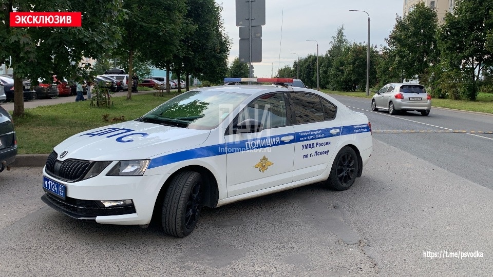 Шестилетнюю девочку госпитализировали после наезда автомобиля в Пскове Шестилетнюю девочку госпитализировали после наезда автомобиля в Пскове
