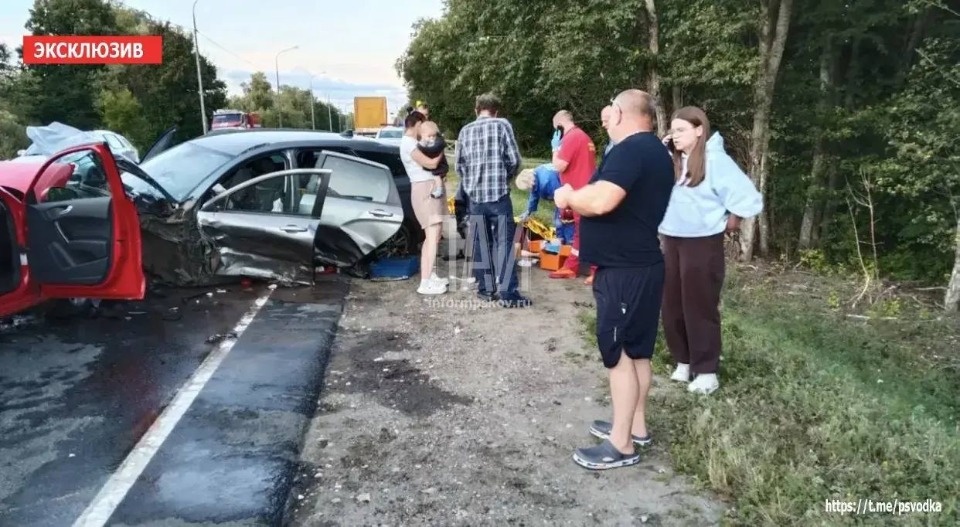 В ДТП с тремя автомобилями в Стругокрасненском округе пострадали шесть человек В ДТП с тремя автомобилями в Стругокрасненском округе пострадали шесть человек