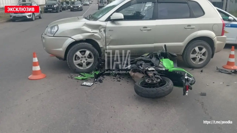 В Великих Луках в результате ДТП госпитализировали мотоциклиста