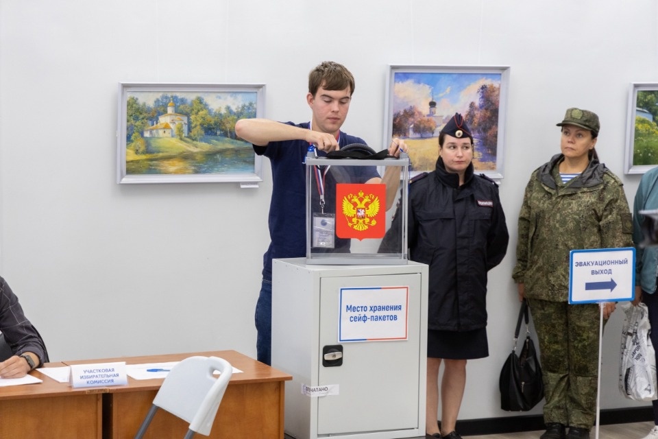 В Пскове показали, как будет работать мобильный избирательный участок
