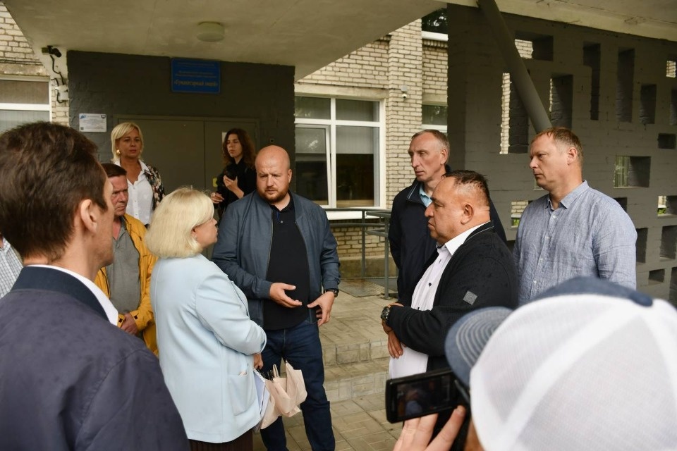 У Гуманитарного лицея в Пскове появится дорожка и спортплощадка
