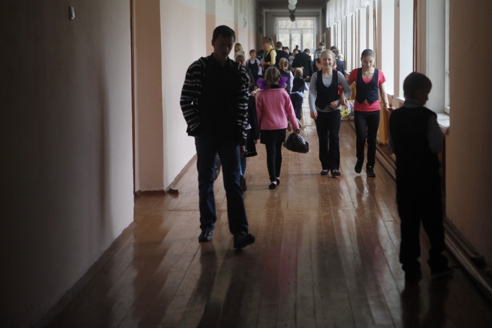 Псковский психолог призвала родителей не передавать детям тревогу перед школой 