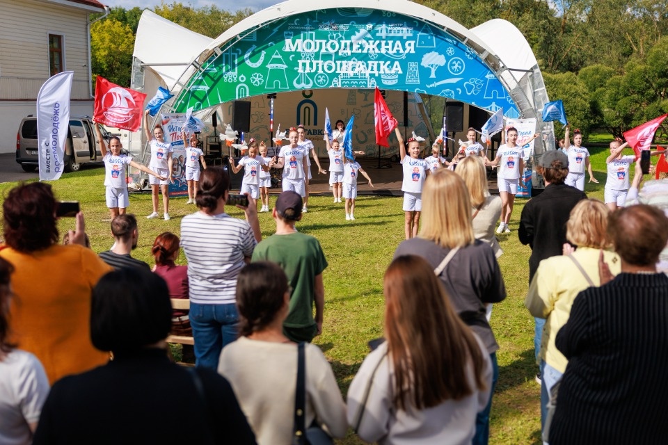 В Финском парке Пскова показали постановку о войне с участием 150 детей