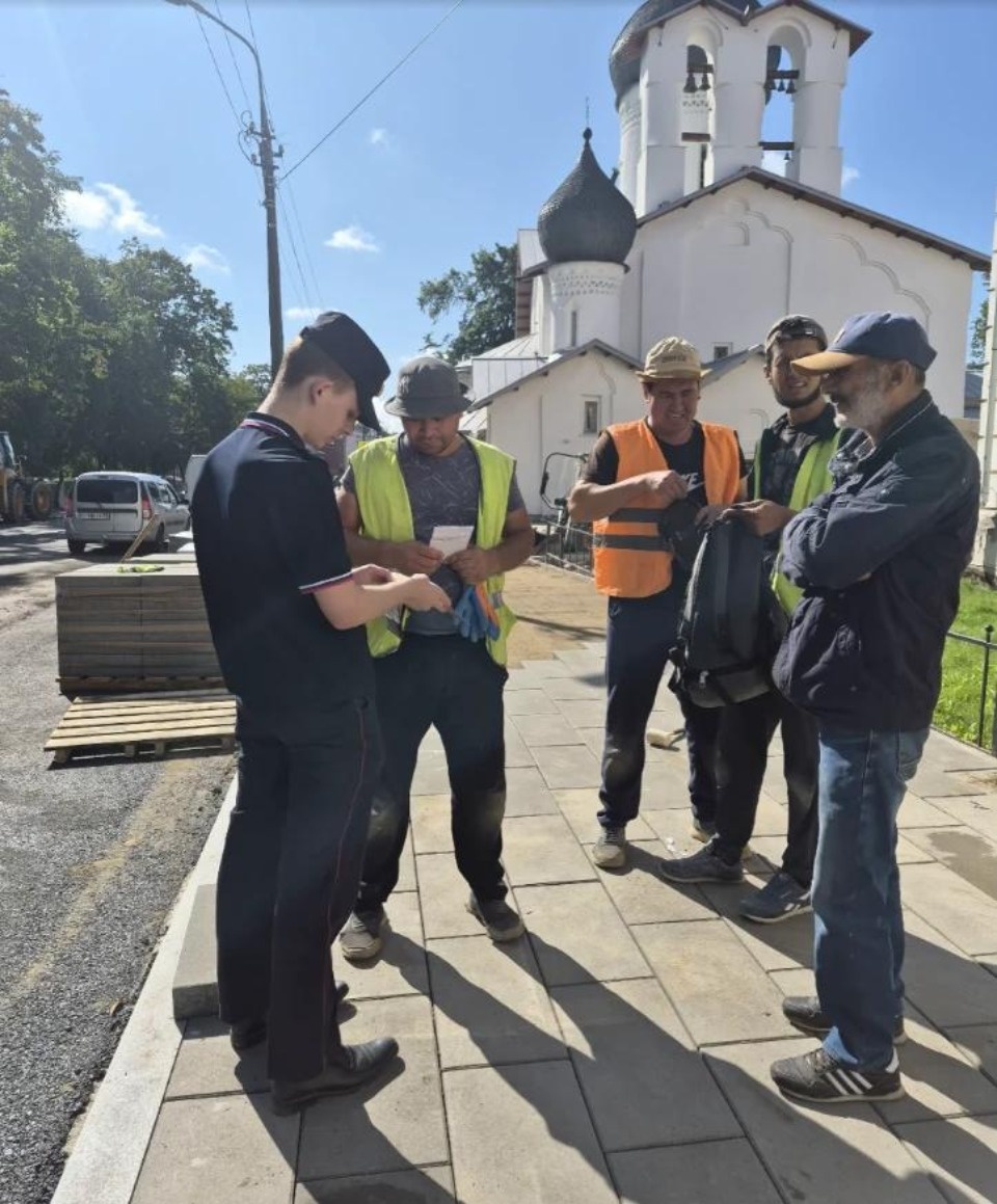 Пятерых нелегальных мигрантов депортировали из Псковской области в августе