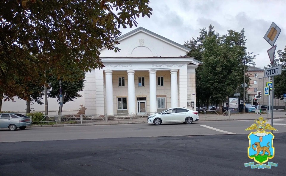 В Великих Луках полиция раскрыла кражу из бывшего кинотеатра на 270 тысяч рублей