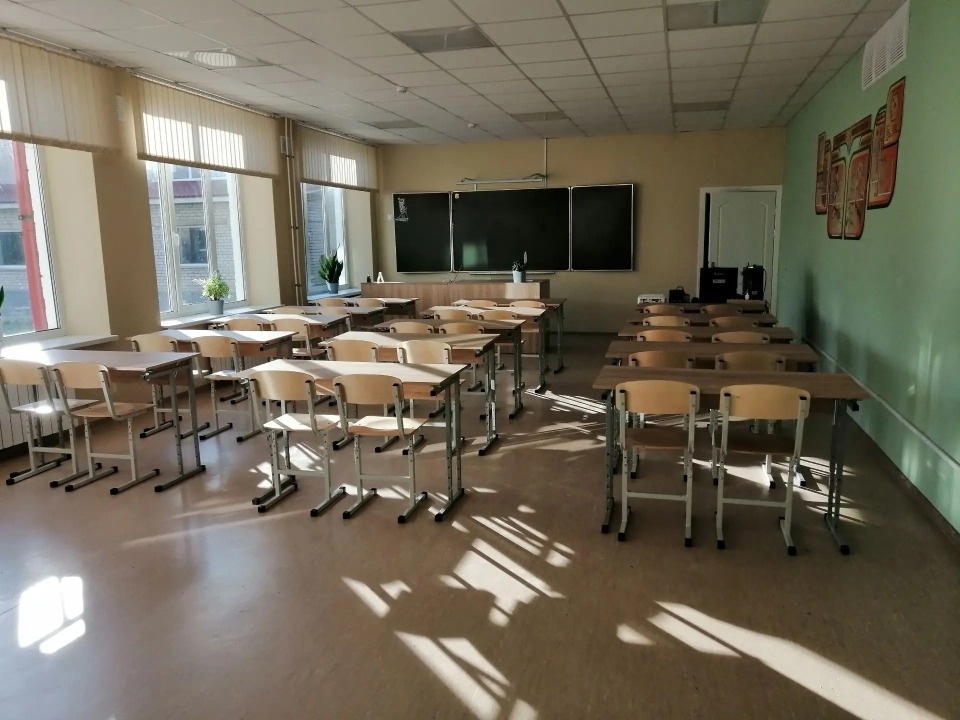 Новые стулья закупили в Плюсскую школу Новые стулья закупили в Плюсскую школу