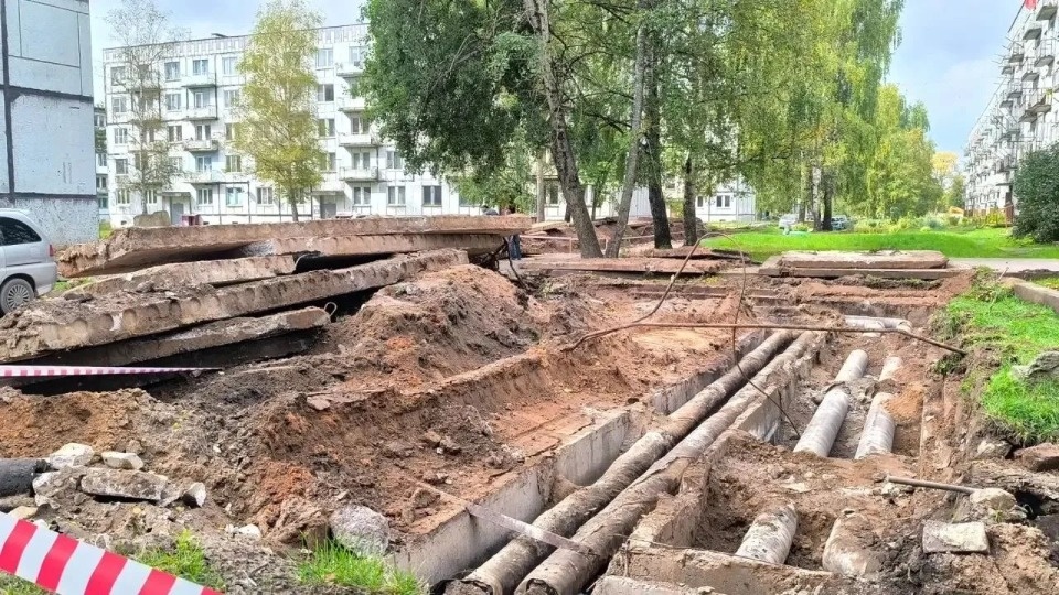 Работы по ремонту теплотрассы продолжаются в гдовском Смуравьево-2 Работы по ремонту теплотрассы продолжаются в гдовском Смуравьево-2
