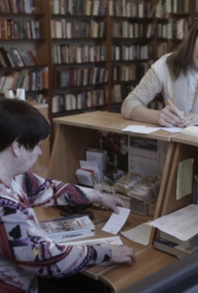 Что скрывается за книжными полками