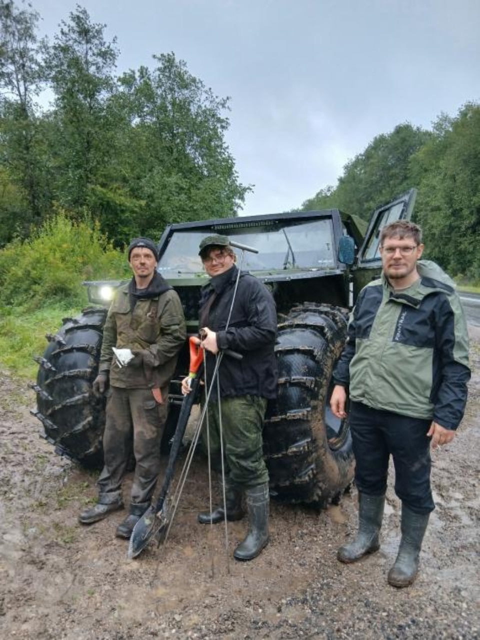 В Дновском районе поисковики обнаружили новые ямы с вещами узников концлагеря