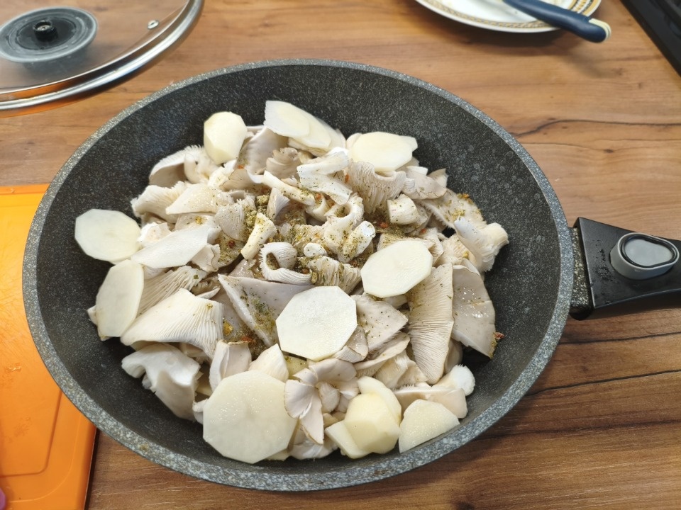 Хозяйка «грибной фермы» из Пскова рассказала о вкусе выращенных ею вешенок Хозяйка «грибной фермы» из Пскова рассказала о вкусе выращенных ею вешенок