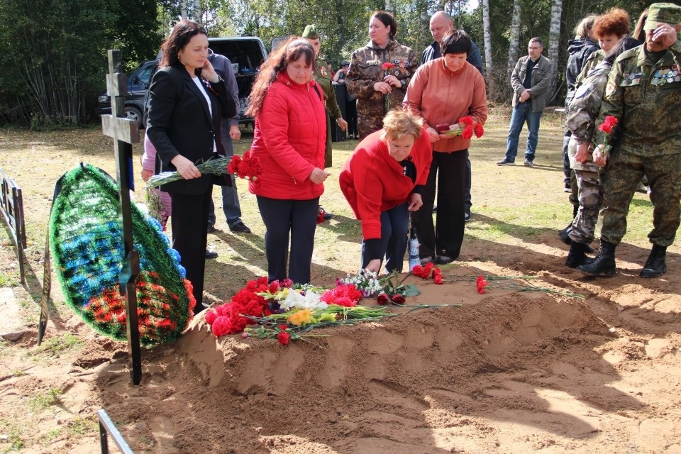 Под Красногородском предали земле останки 12 красноармейцев
