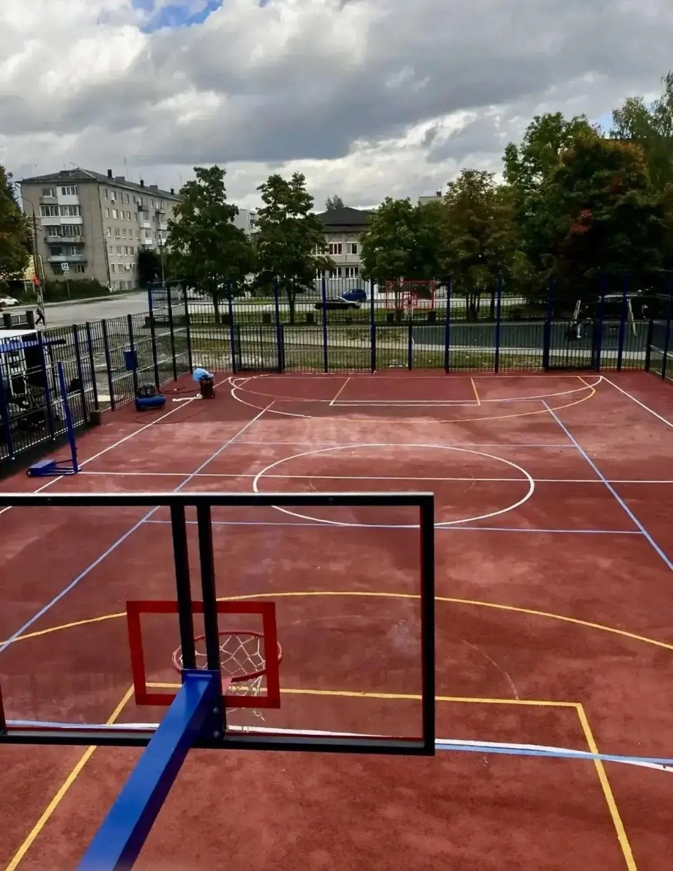 «Умную» спортивную площадку открыли в городском парке Невеля «Умную» спортивную площадку открыли в городском парке Невеля