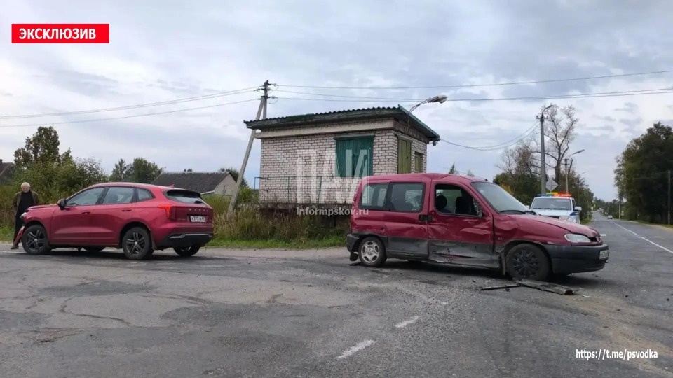 Пожилая женщина травмировала руку в результате ДТП в Локне