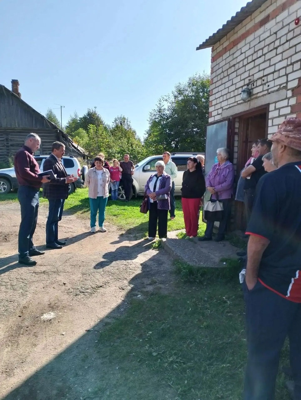 Жители Куньинского округа рассказали депутату о своих проблемах