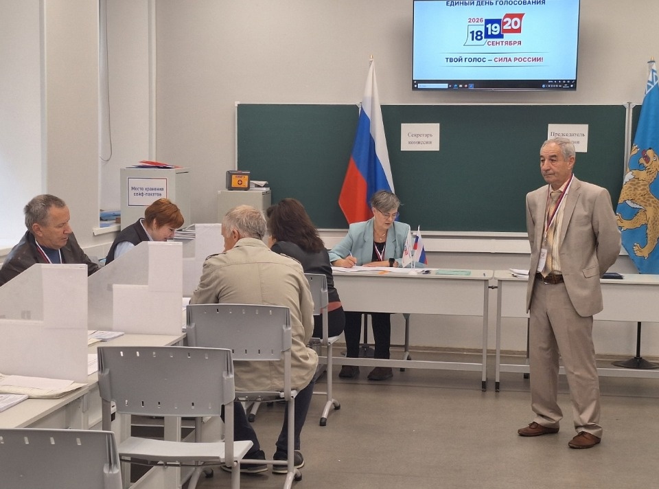 Первые избиратели пришли отдать свой голос в Пскове