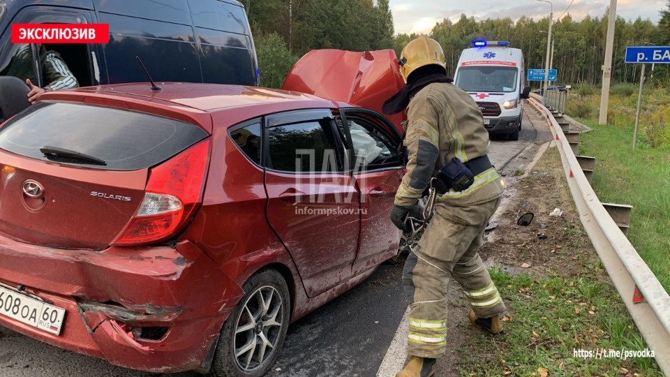 Мужчину госпитализировали в результате ДТП с нетрезвым водителем под Псковом