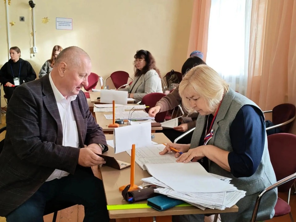 Глава Новосокольнического округа проголосовал на выборах Глава Новосокольнического округа проголосовал на выборах