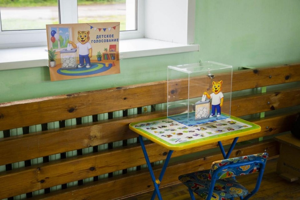 В Пскове открылся избирательный участок в стиле Псковского веча
