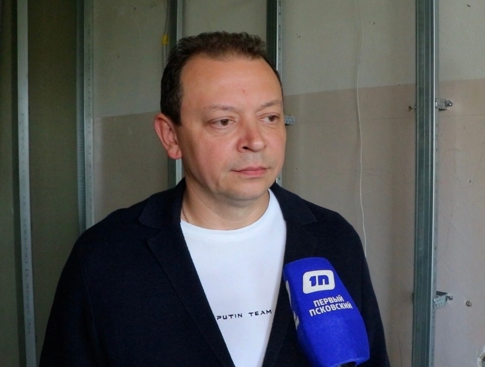 Слухи о массовом увольнении врачей-пенсионеров в Великих Луках опроверг Евгений Панфёров