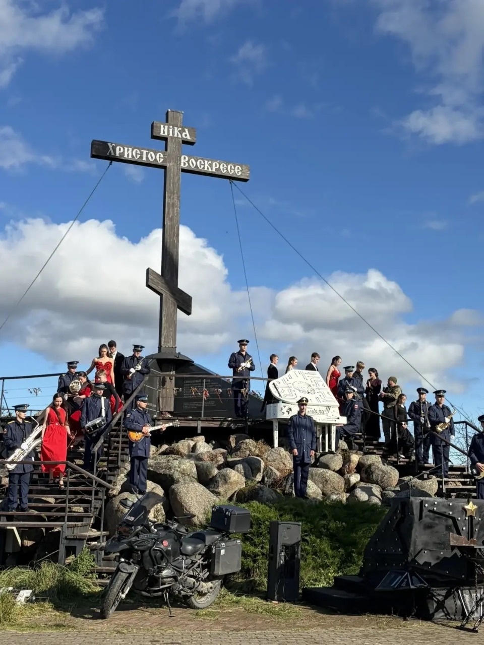 На Священном холме в Изборске совершили обряд землеприношения