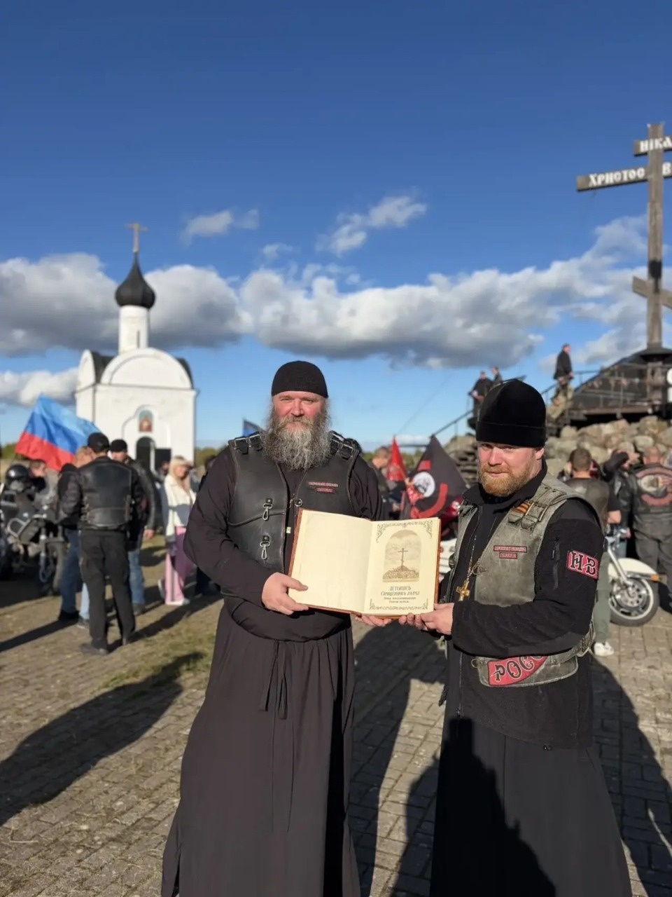 На Священном холме в Изборске совершили обряд землеприношения