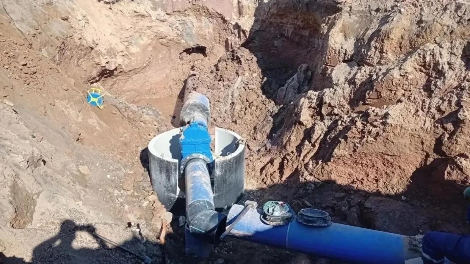 На водоводе в Великих Луках уложили больше двух километров труб