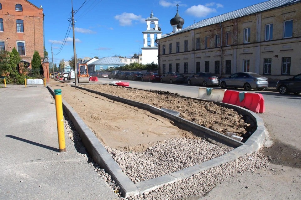 В Пскове приводят в порядок тротуары на улице Некрасова В Пскове приводят в порядок тротуары на улице Некрасова