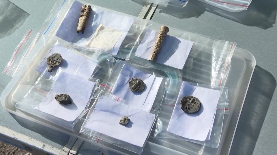 На раскопе в Пскове нашли стену 1309 года и печати XII и XV веков На раскопе в Пскове нашли стену 1309 года и печати XII и XV веков