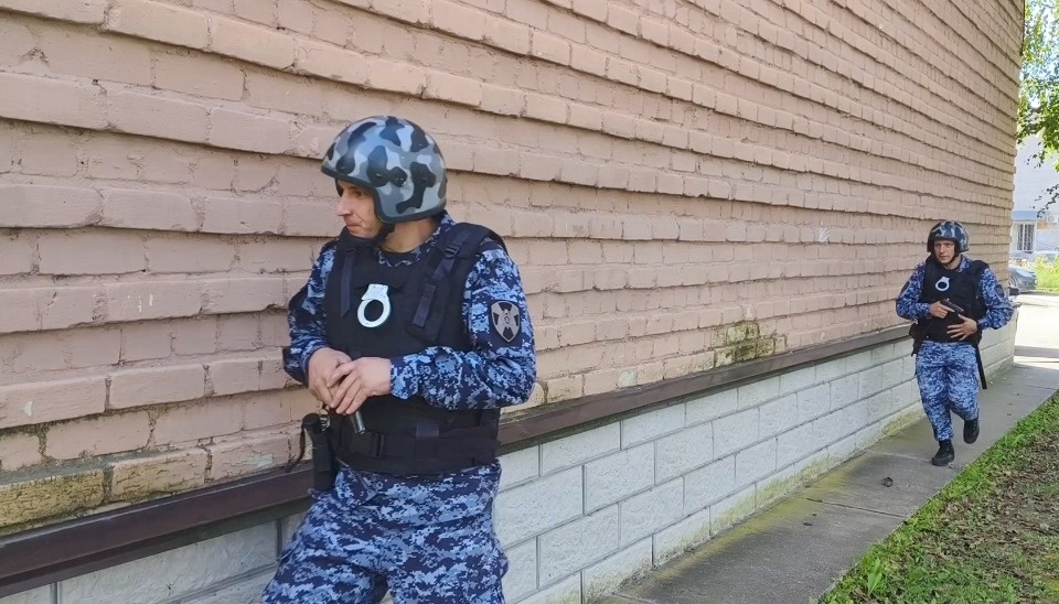 Больше 20 нарушителей задержали росгвардейцы в Псковской области за неделю